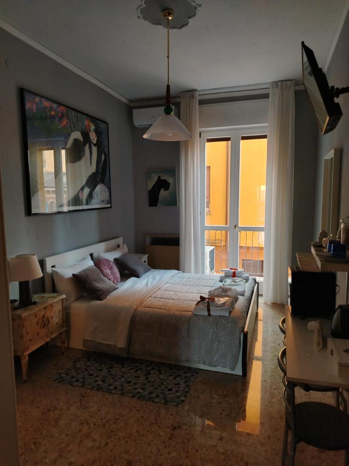 B&B Califano- 2 Leoni Верона Екстериор снимка