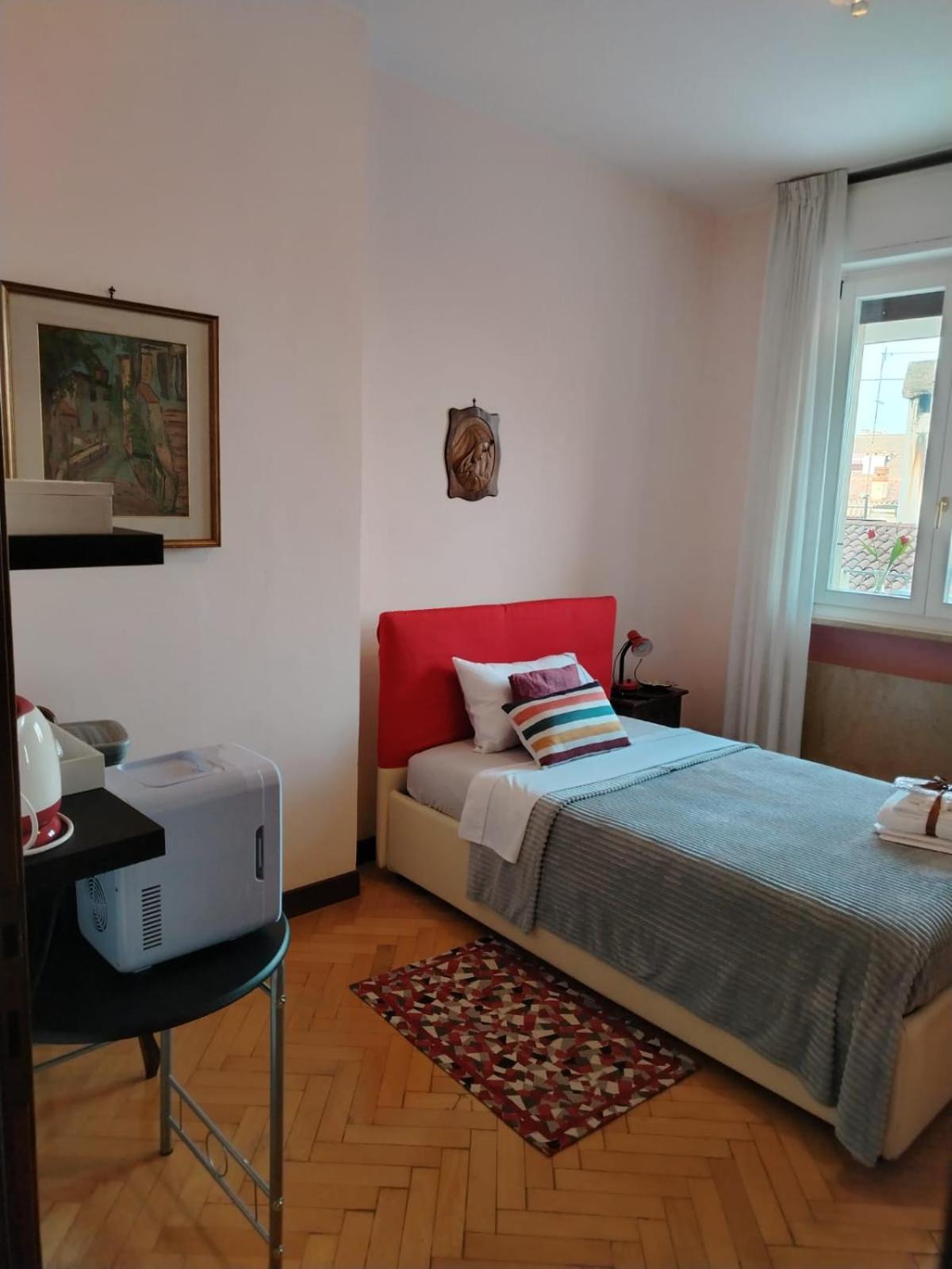 B&B Califano- 2 Leoni Верона Екстериор снимка