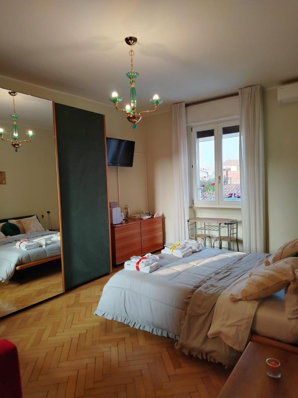 B&B Califano- 2 Leoni Верона Екстериор снимка