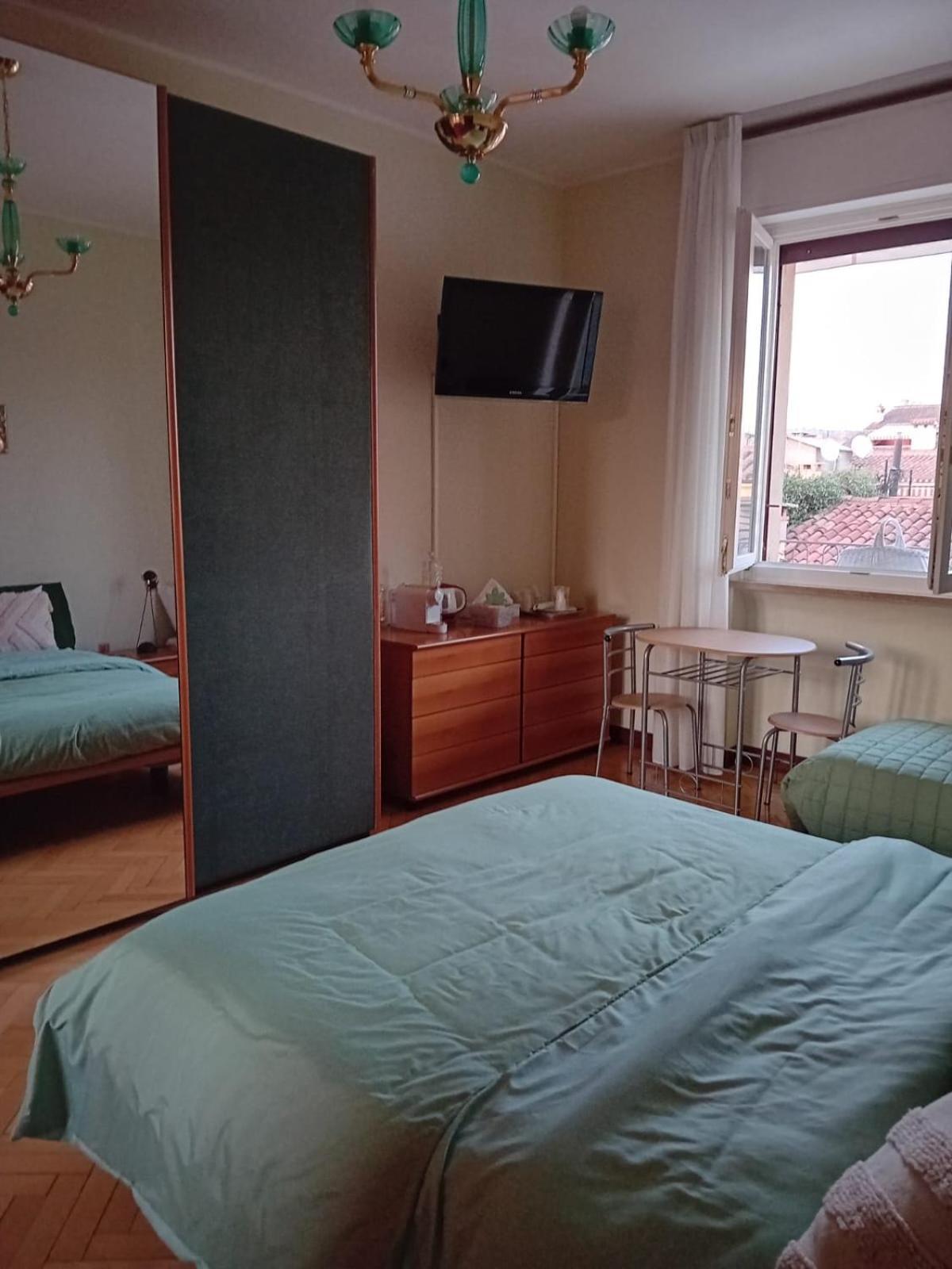 B&B Califano- 2 Leoni Верона Екстериор снимка